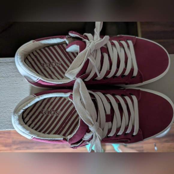 Taos Burgundy Sneakers with White Accents - Picture 3 of 6